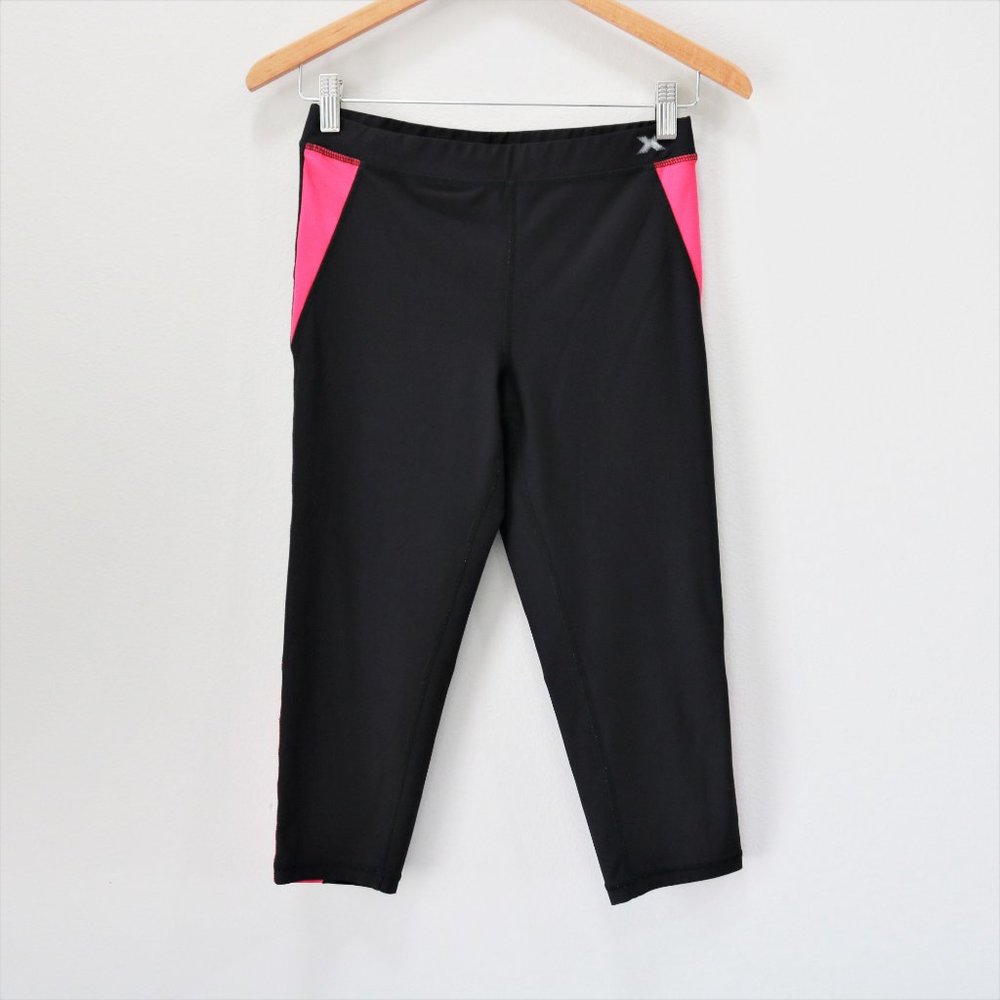 Xersion Performance Black Pink Fitted Cropped Capri Leggings Women’s Size S
